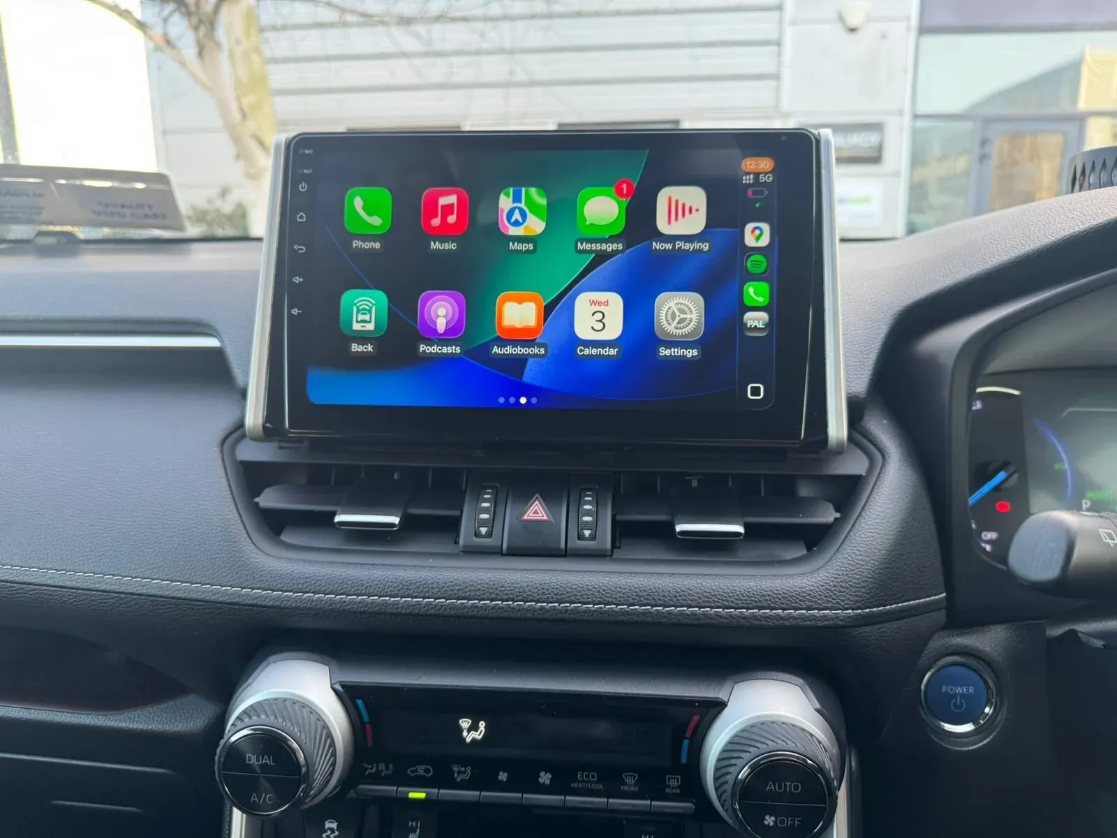 Apple CarPlay & Android Auto — Toyota RAV4