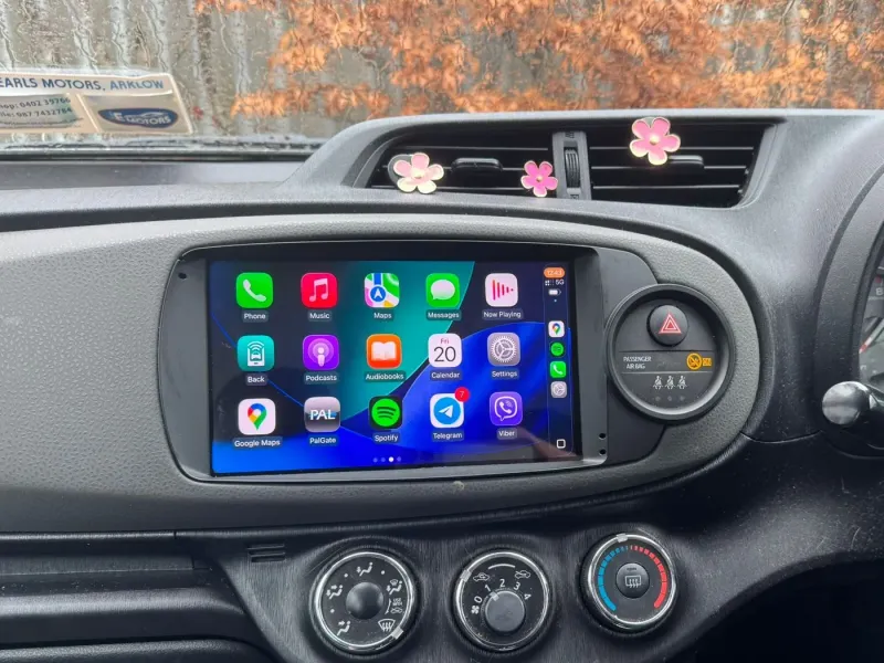 Apple CarPlay & Android Auto — Toyota Yaris — photo 2