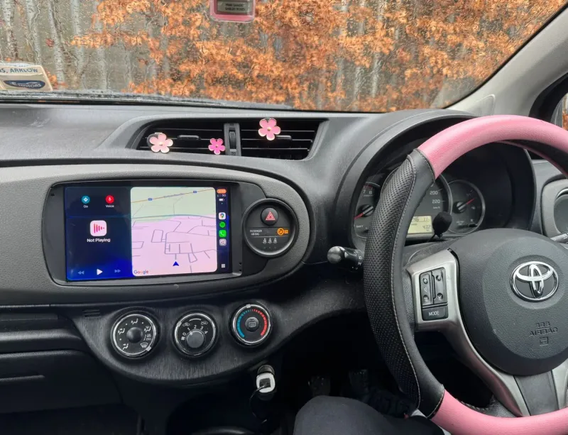 Apple CarPlay & Android Auto — Toyota Yaris — photo 3