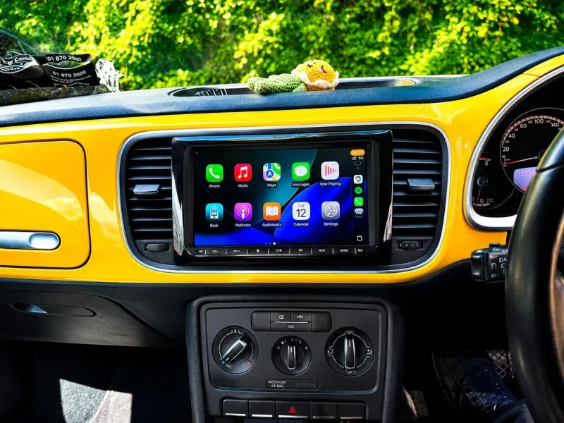 Apple CarPlay & Android Auto — Volkswagen Beetle — photo 1