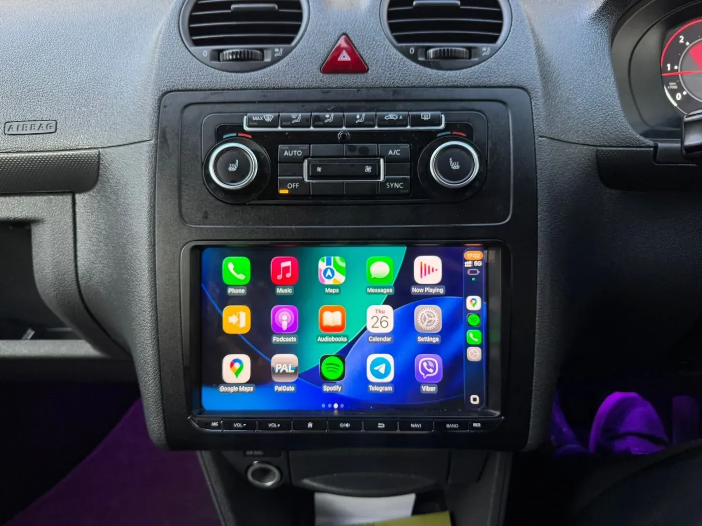 Apple CarPlay & Android Auto — Volkswagen Caddy — photo 1