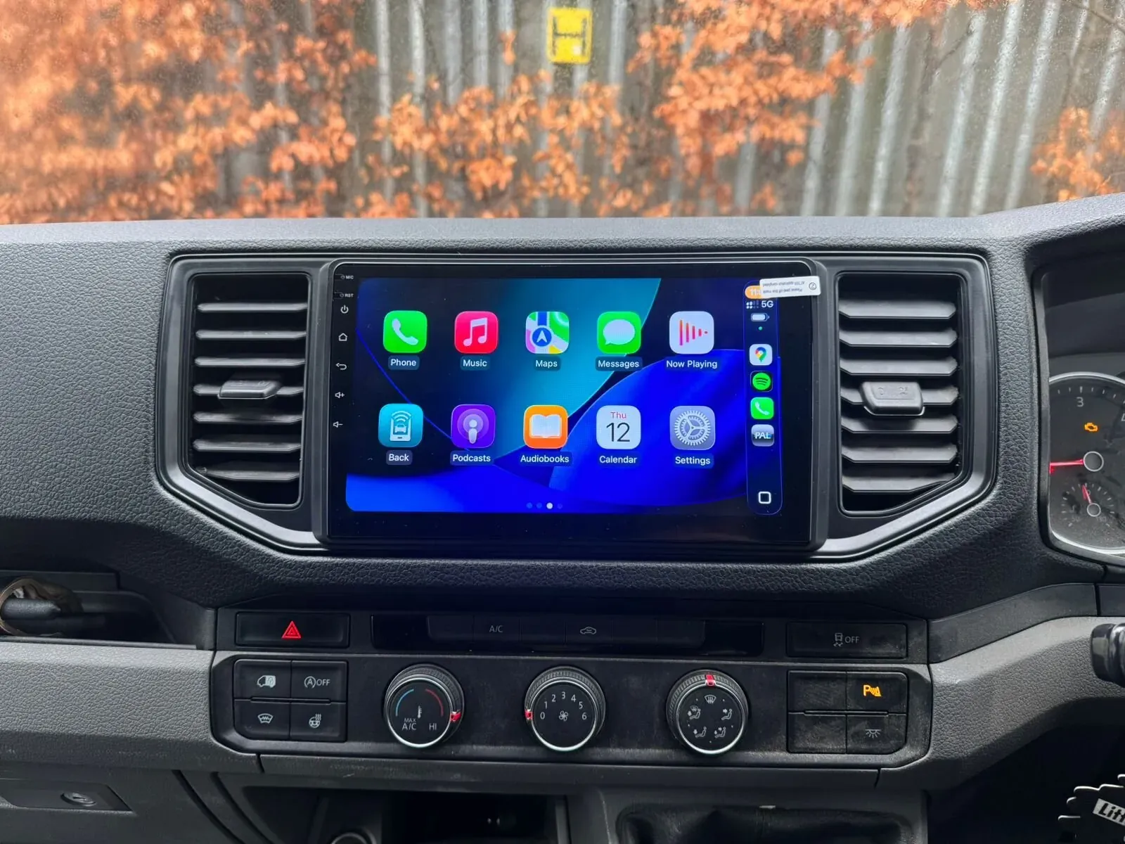 Apple CarPlay & Android Auto — Volkswagen Crafter