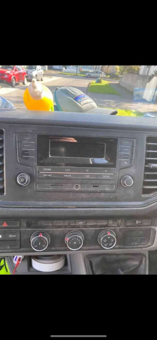 Apple CarPlay & Android Auto — Volkswagen Crafter — before, factory system