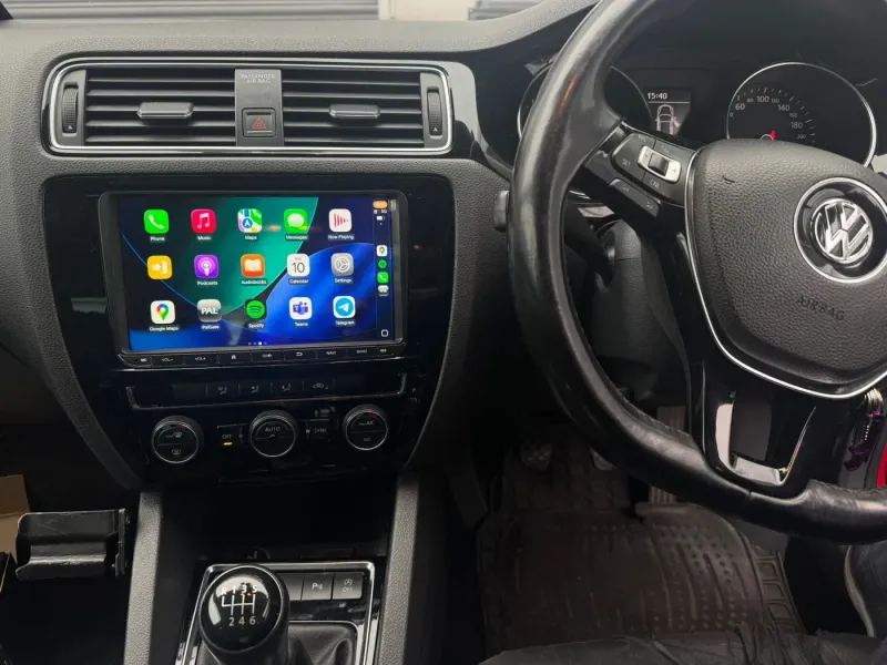 Apple CarPlay & Android Auto — Volkswagen Jetta — photo 1