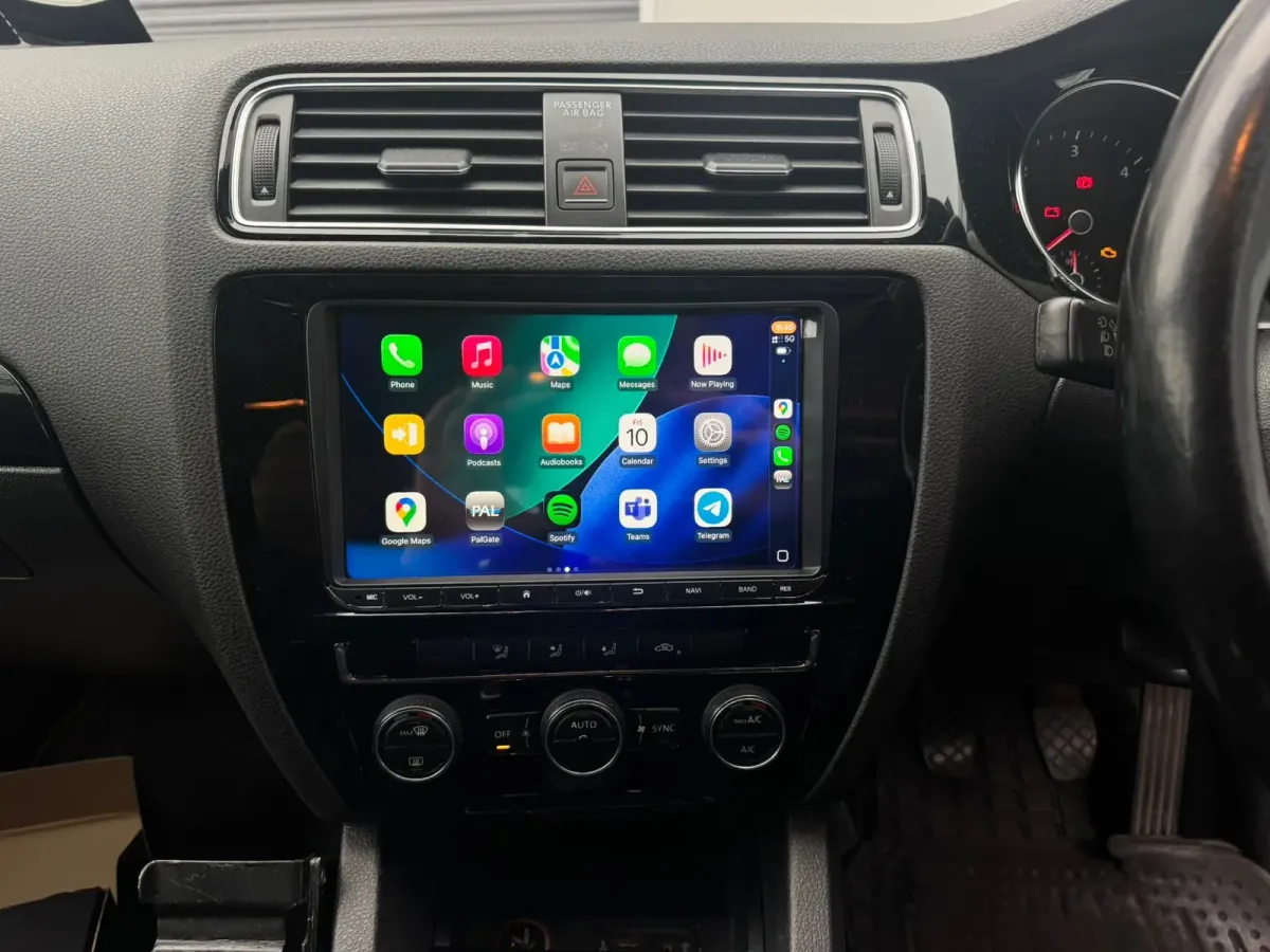 Apple CarPlay & Android Auto — Volkswagen Jetta