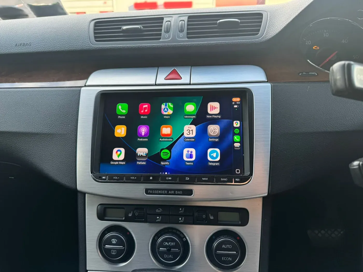 Apple CarPlay & Android Auto — Volkswagen Passat Cc — photo 5