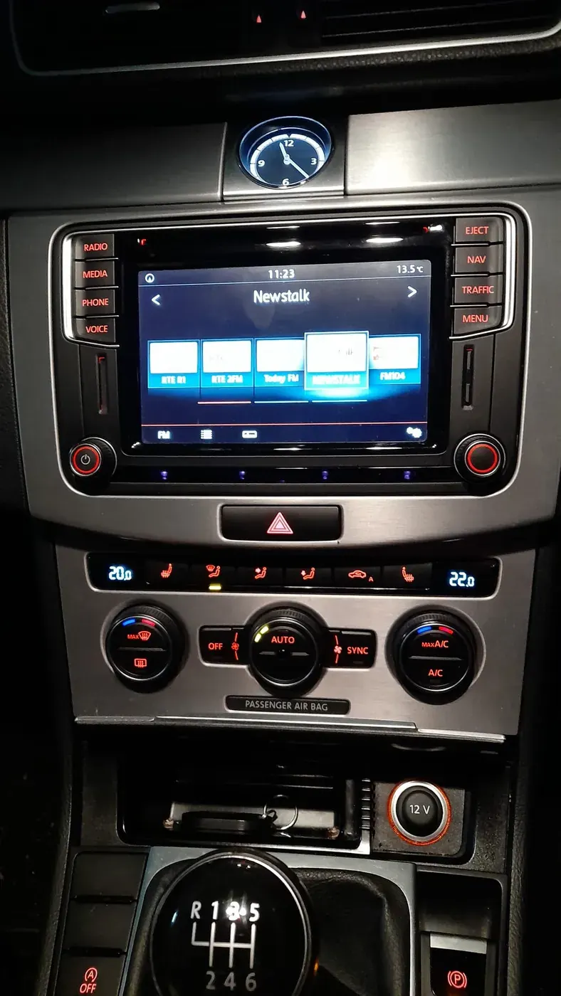 Apple CarPlay & Android Auto — Volkswagen Passat Cc — before, factory system