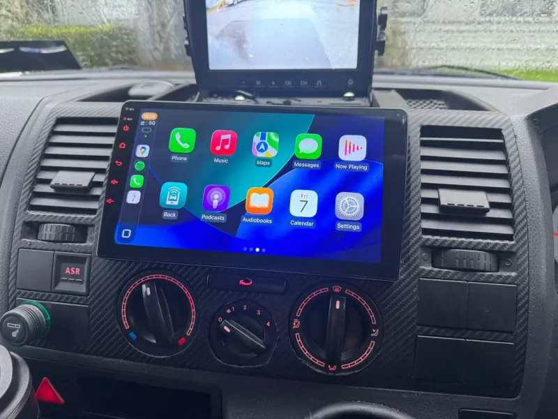 Apple CarPlay & Android Auto — Volkswagen Transporter — photo 1
