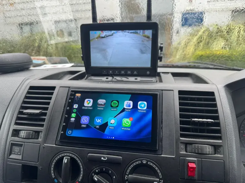 Apple CarPlay & Android Auto — Volkswagen Transporter — photo 4