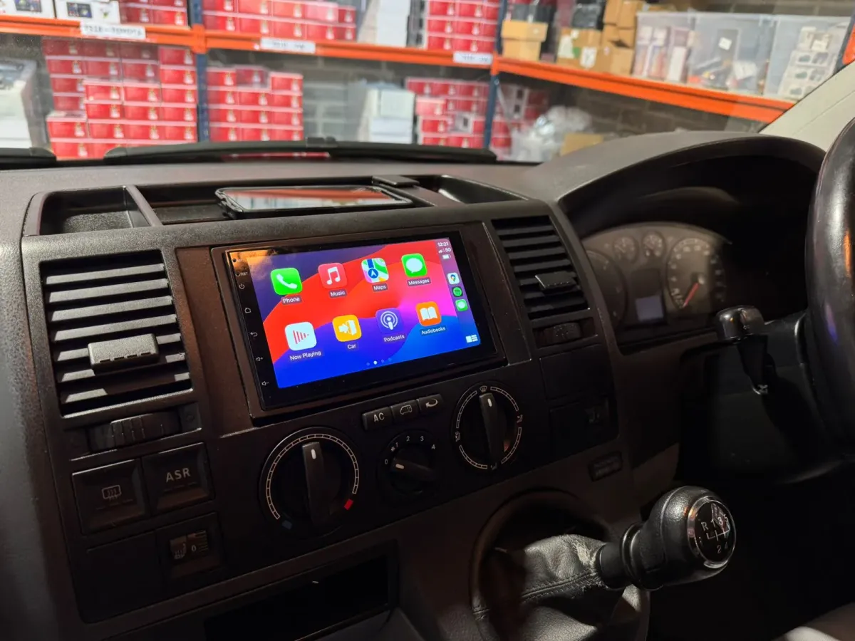 Apple CarPlay & Android Auto — Volkswagen Transporter