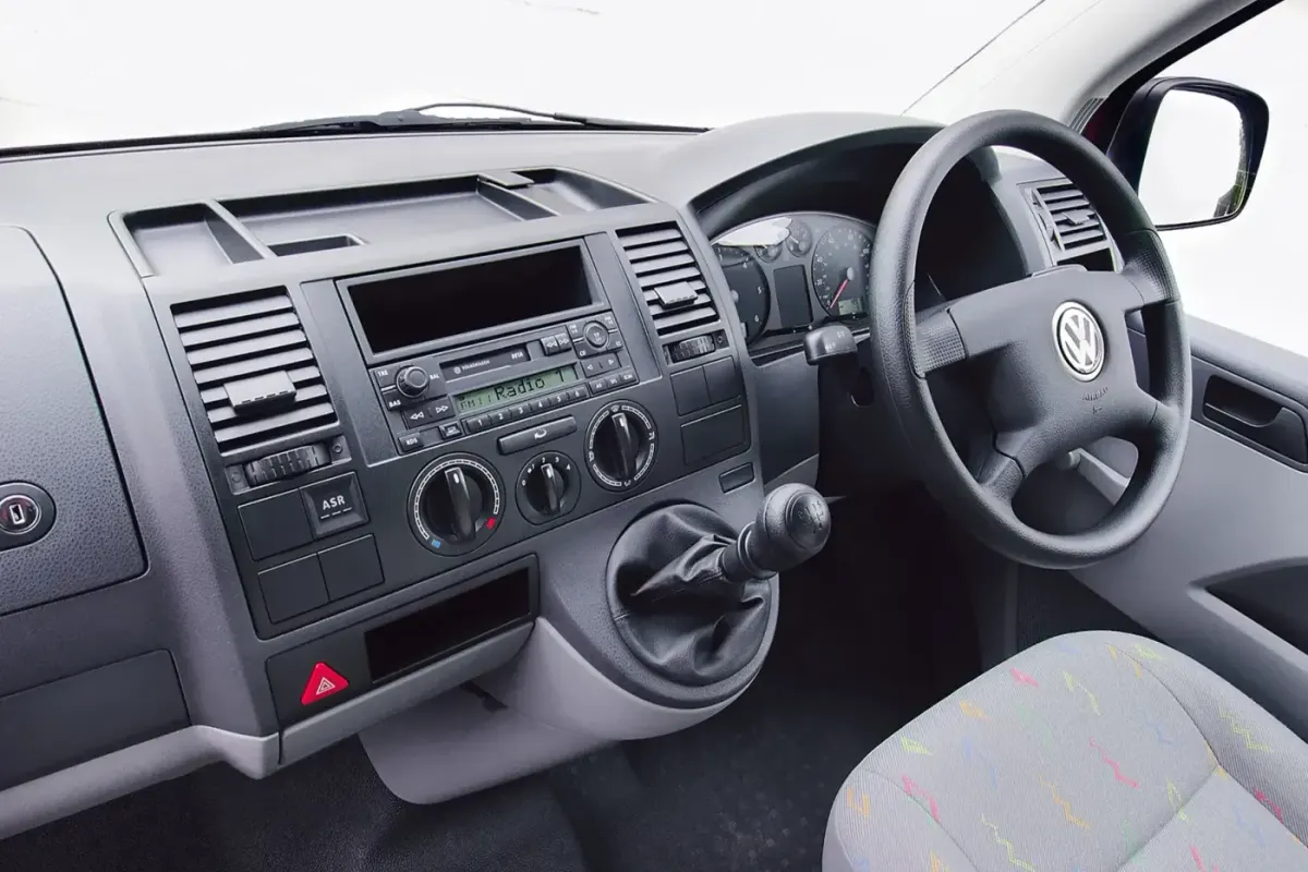 Apple CarPlay & Android Auto — Volkswagen Transporter — before, factory system
