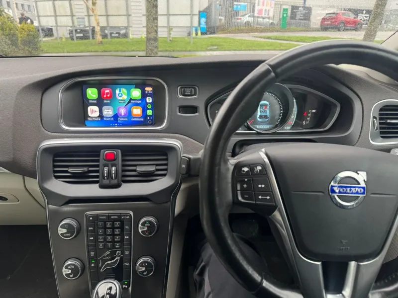 Apple CarPlay & Android Auto — Volvo V40 — photo 2