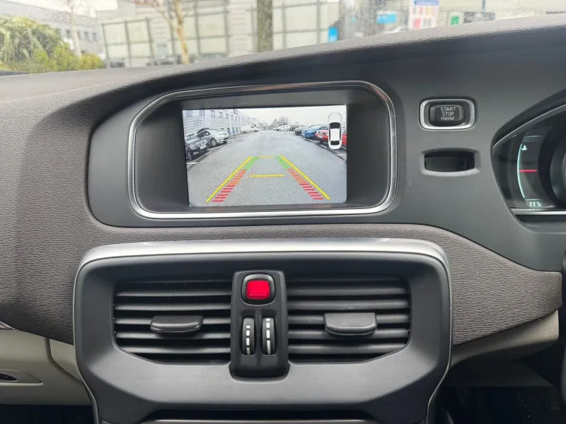 Apple CarPlay & Android Auto — Volvo V40 — photo 4