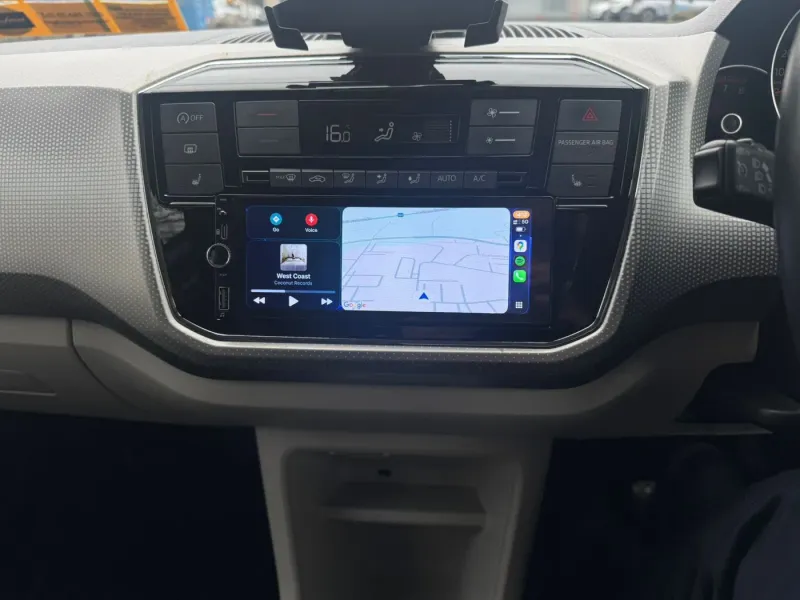 Apple CarPlay & Android Auto — Volkswagen up! and SEAT Mii (2016) — photo 2