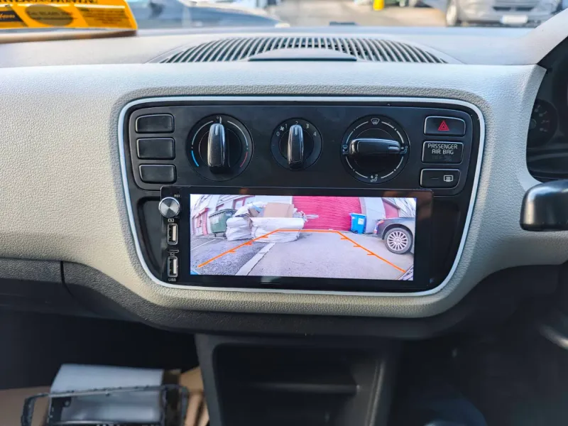 Apple CarPlay & Android Auto — Volkswagen up! and SEAT Mii (2016) — photo 3