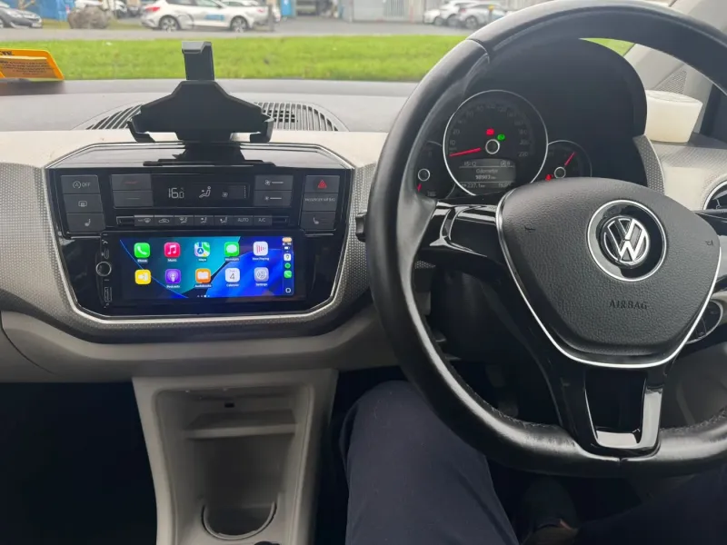 Apple CarPlay & Android Auto — Volkswagen up! and SEAT Mii (2016) — photo 4
