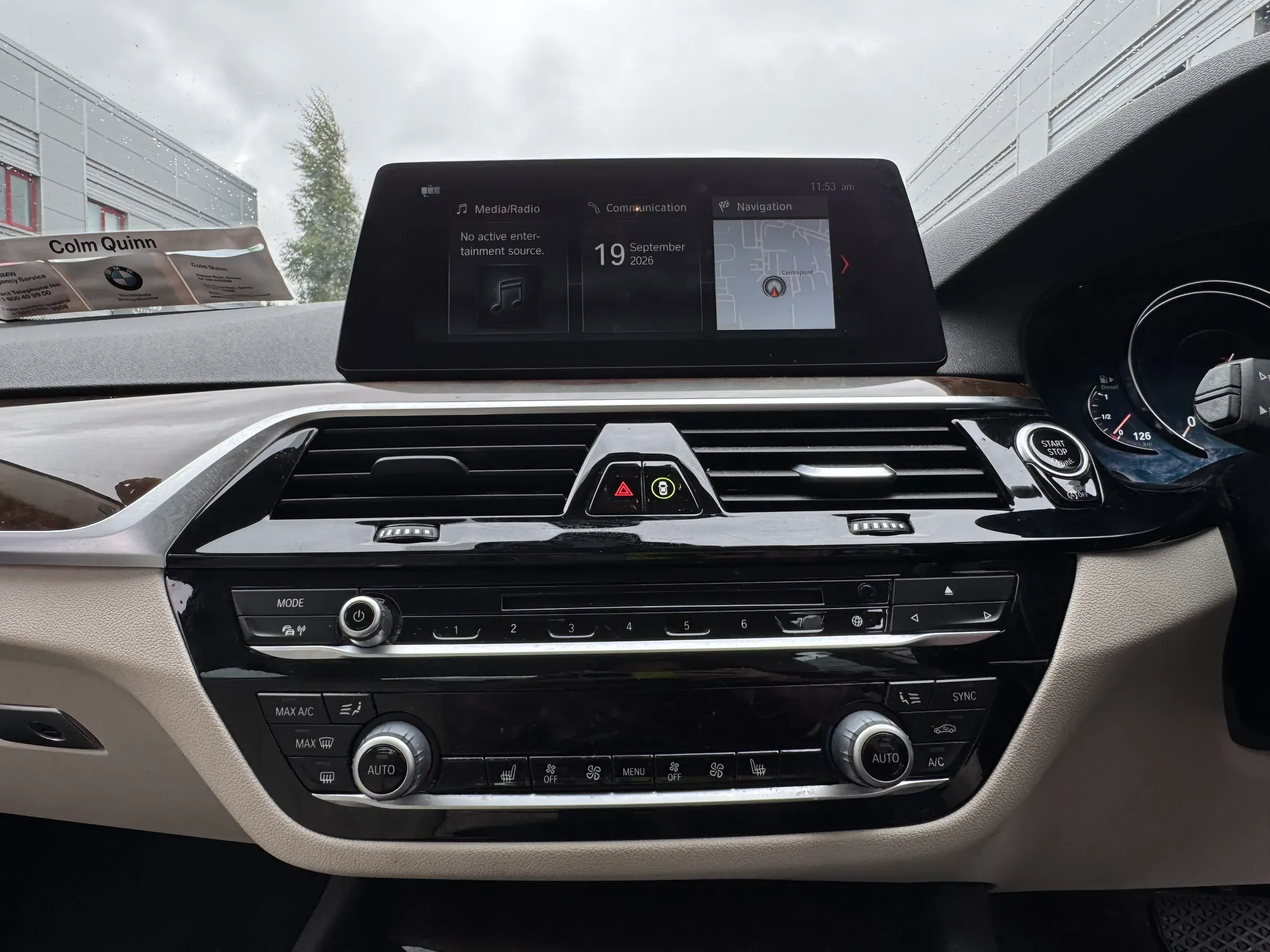BMW 520 2018 - Apple CarPlay activation  — before, factory system
