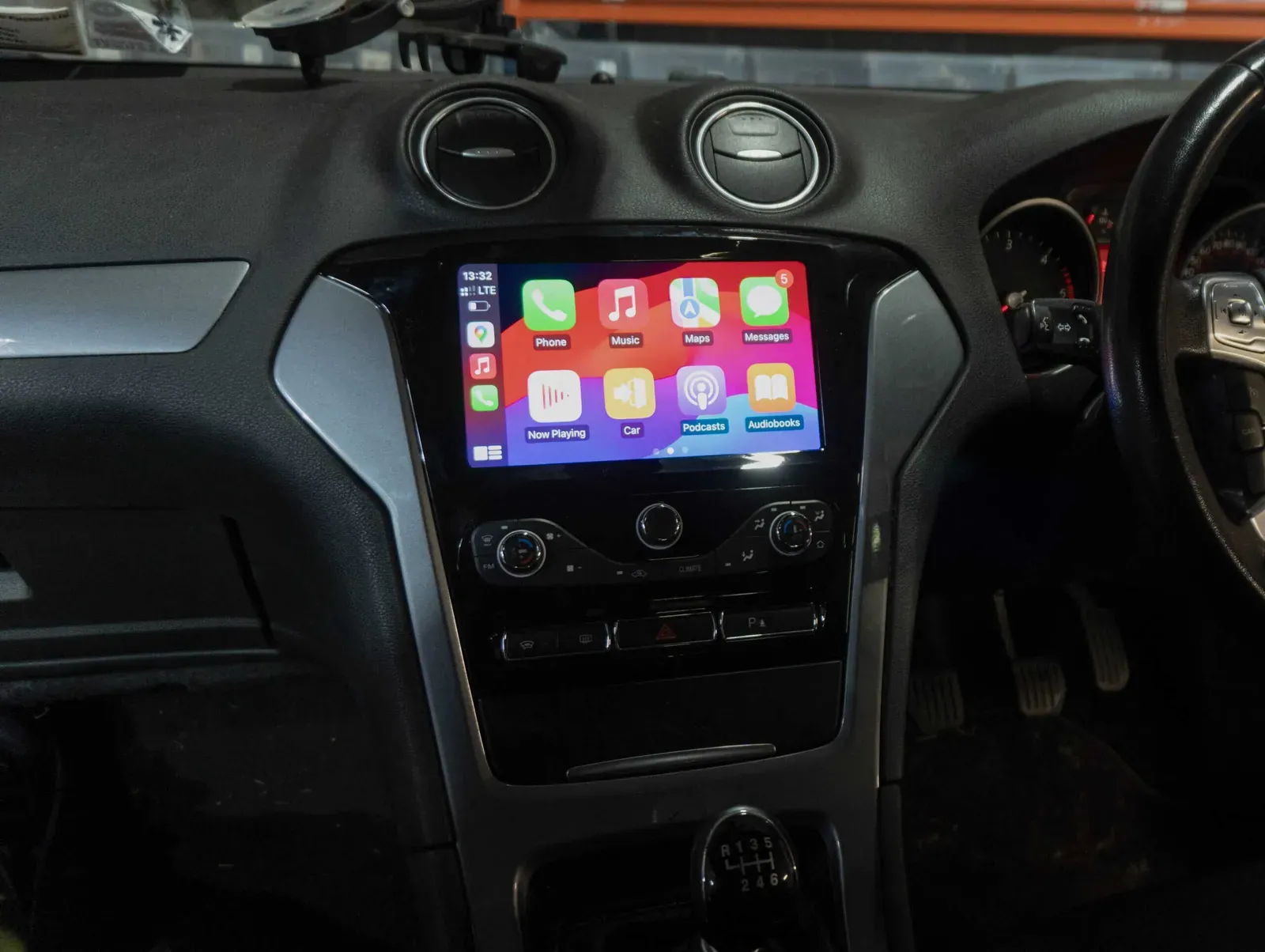Ford Mondeo Apple CarPlay & Android Auto Radio