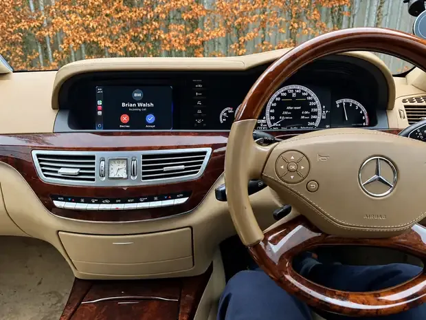 Hands-free incoming call from Brian Walsh on a Mercedes factory screen with decline and accept buttons