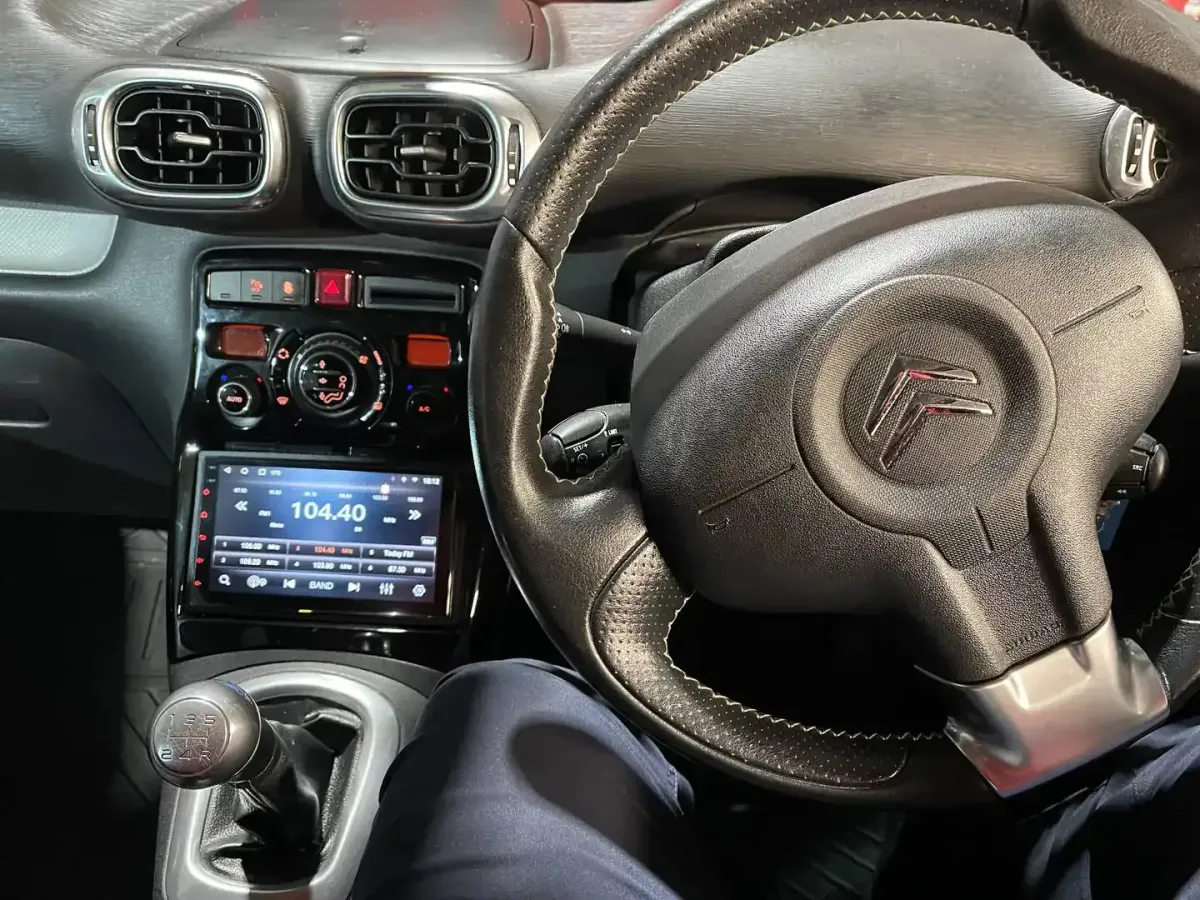 Citroen Picasso Apple CarPlay & Android Auto car radio installed by Radio King in Dublin