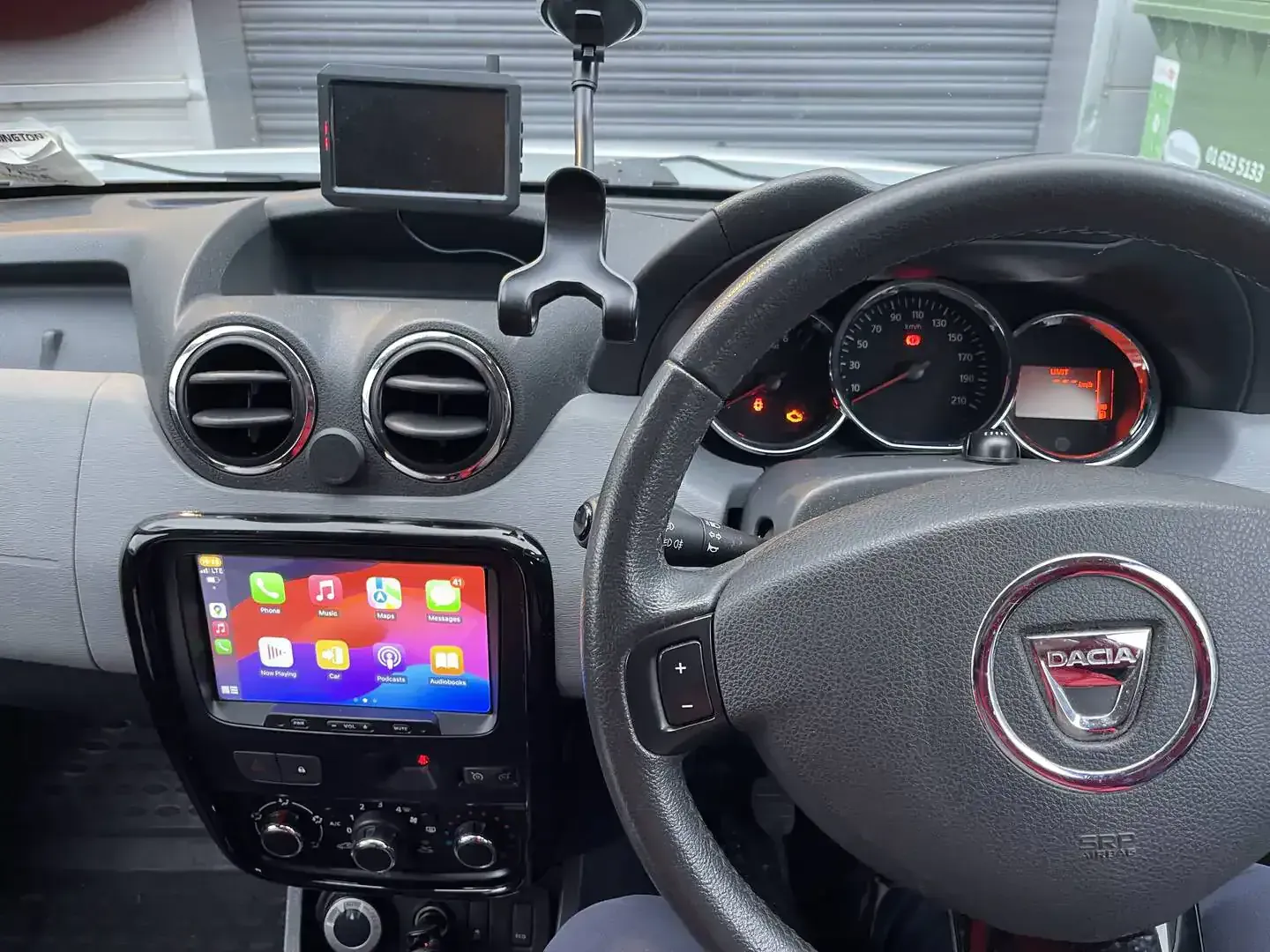 Dacia Duster Apple CarPlay & Android Auto Radio