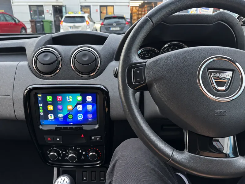 Apple CarPlay & Android Auto — Dacia Duster