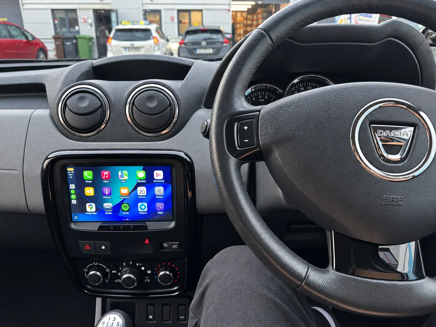 Apple CarPlay & Android Auto — Dacia Duster