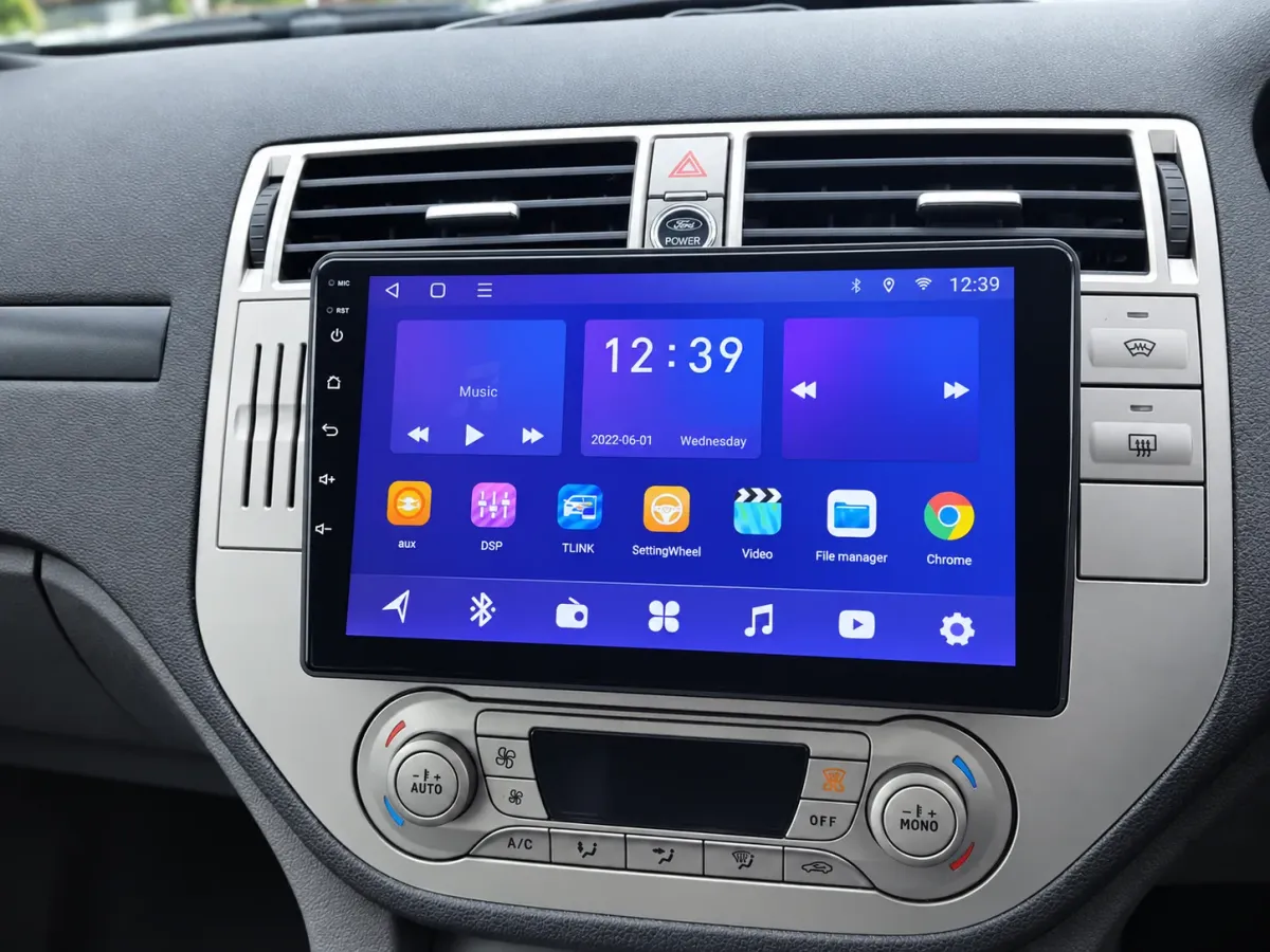 Apple CarPlay & Android Auto — Ford Kuga