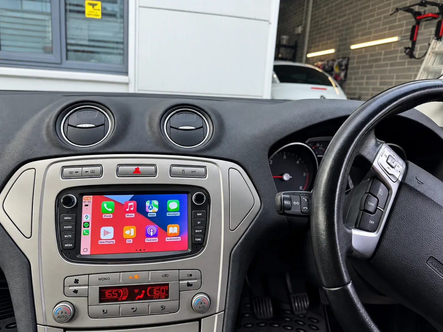 Apple CarPlay & Android Auto — Ford Mondeo — photo 3