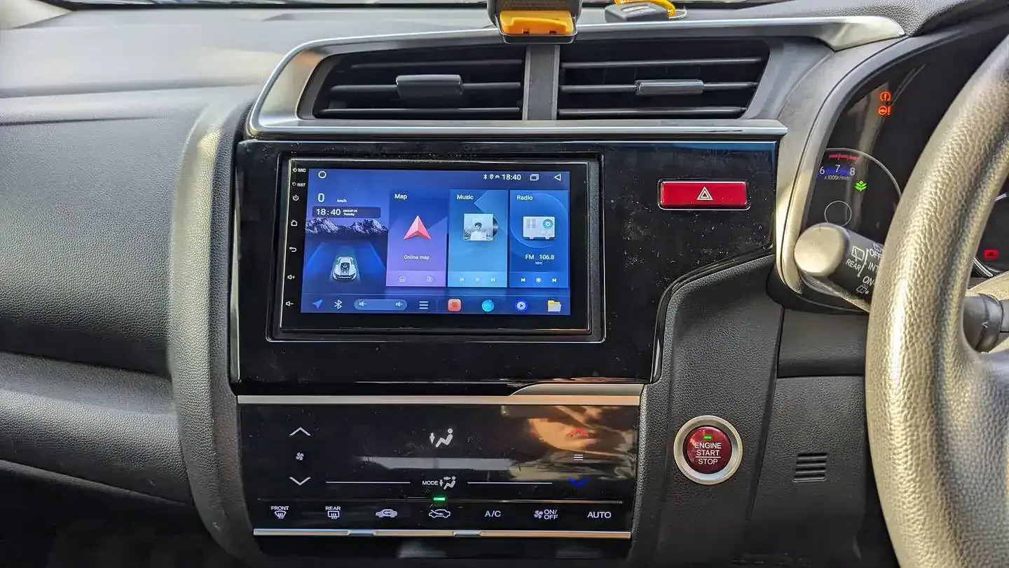 Honda Fit Apple CarPlay & Android Auto Radio