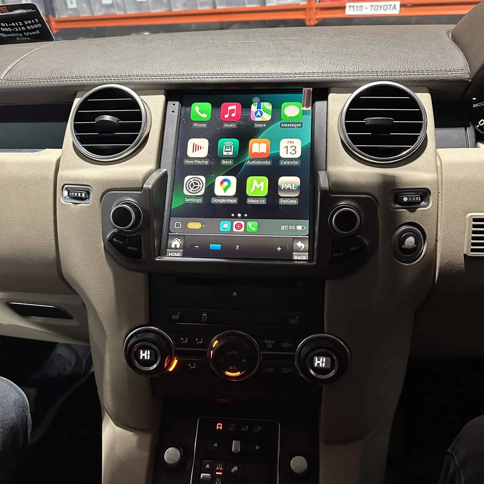 Land Rover Discovery 4 Apple CarPlay & Android Auto Radio