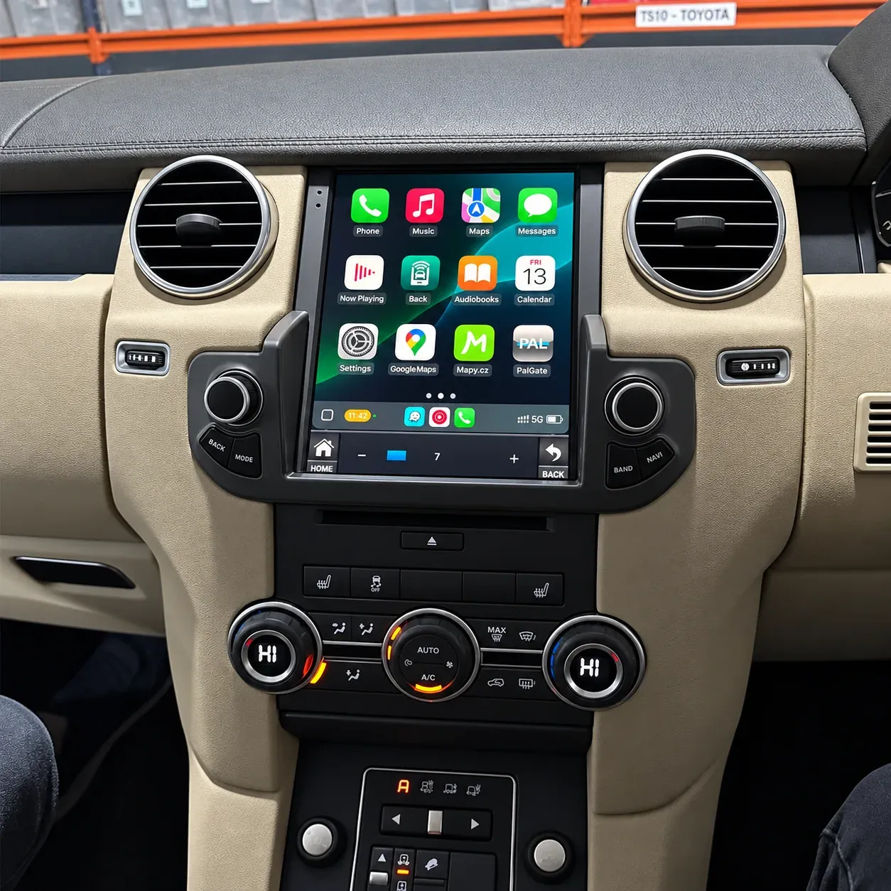 Apple CarPlay & Android Auto Upgrade — Land Rover Discovery 4