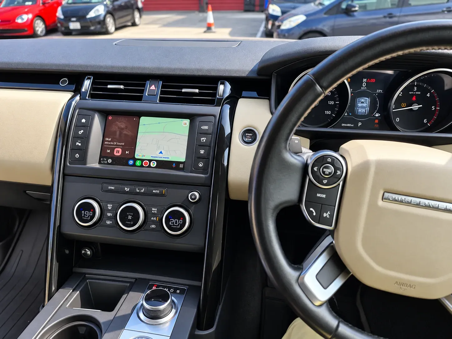 Apple CarPlay & Android Auto — Land Rover Discovery