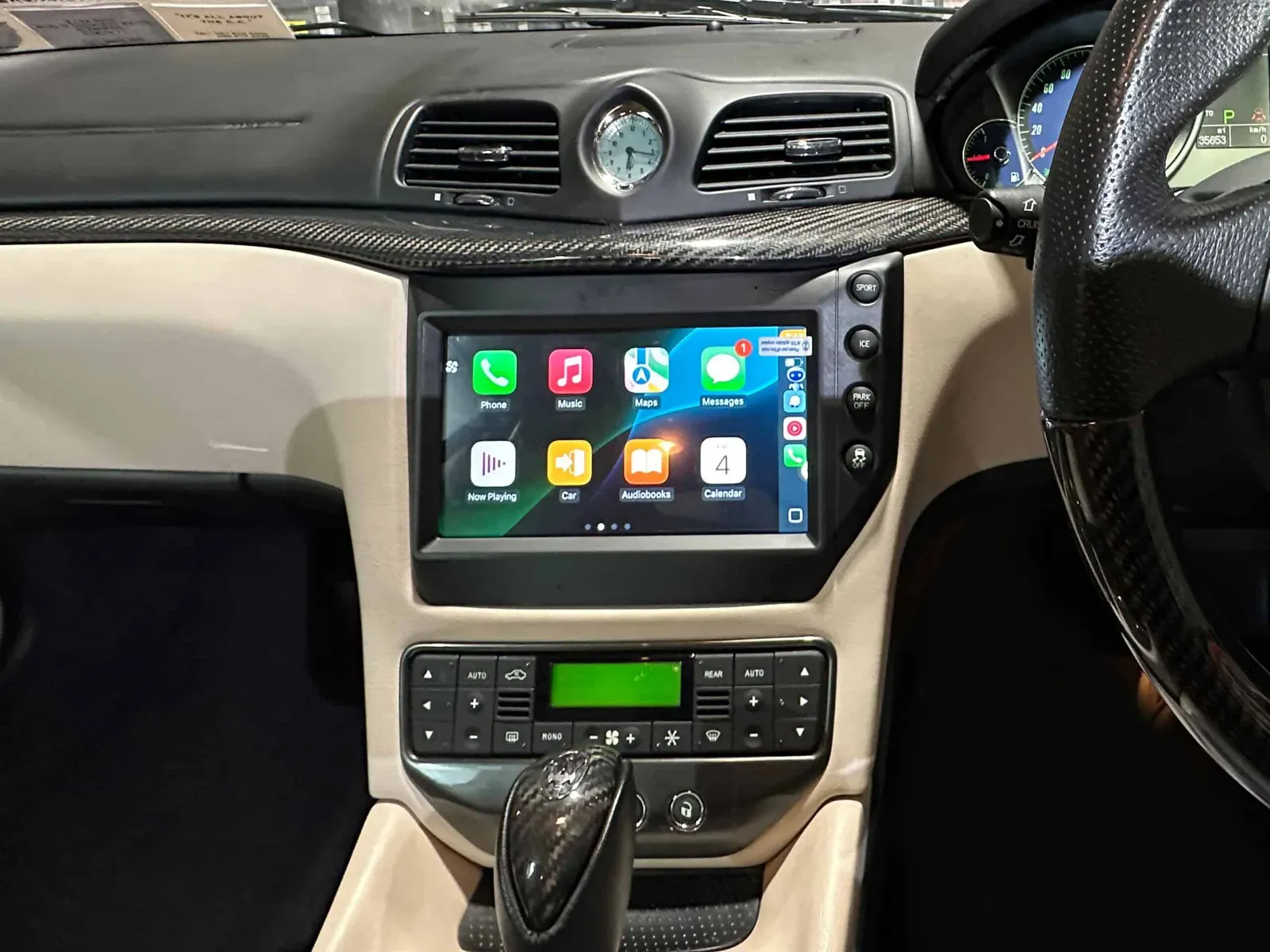 Maserati Apple CarPlay & Android Auto Radio