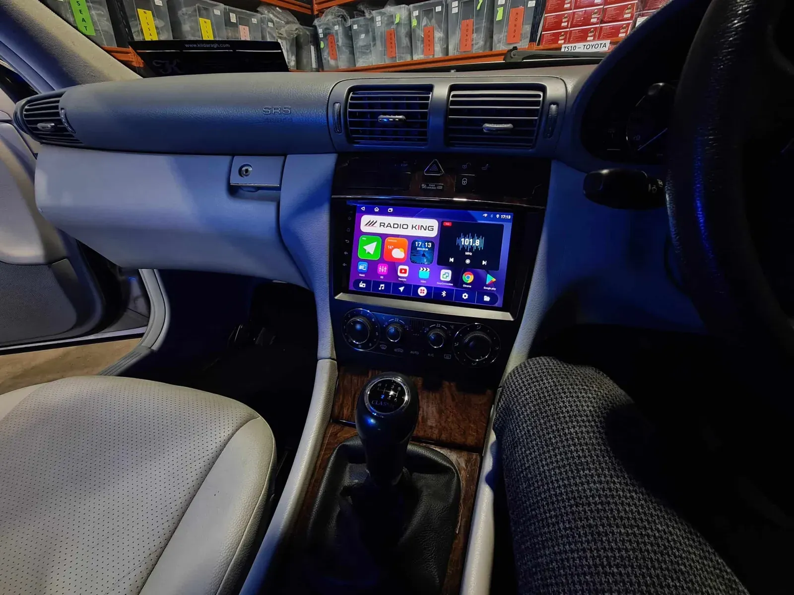 Mercedes-Benz C200 Apple CarPlay & Android Auto Radio