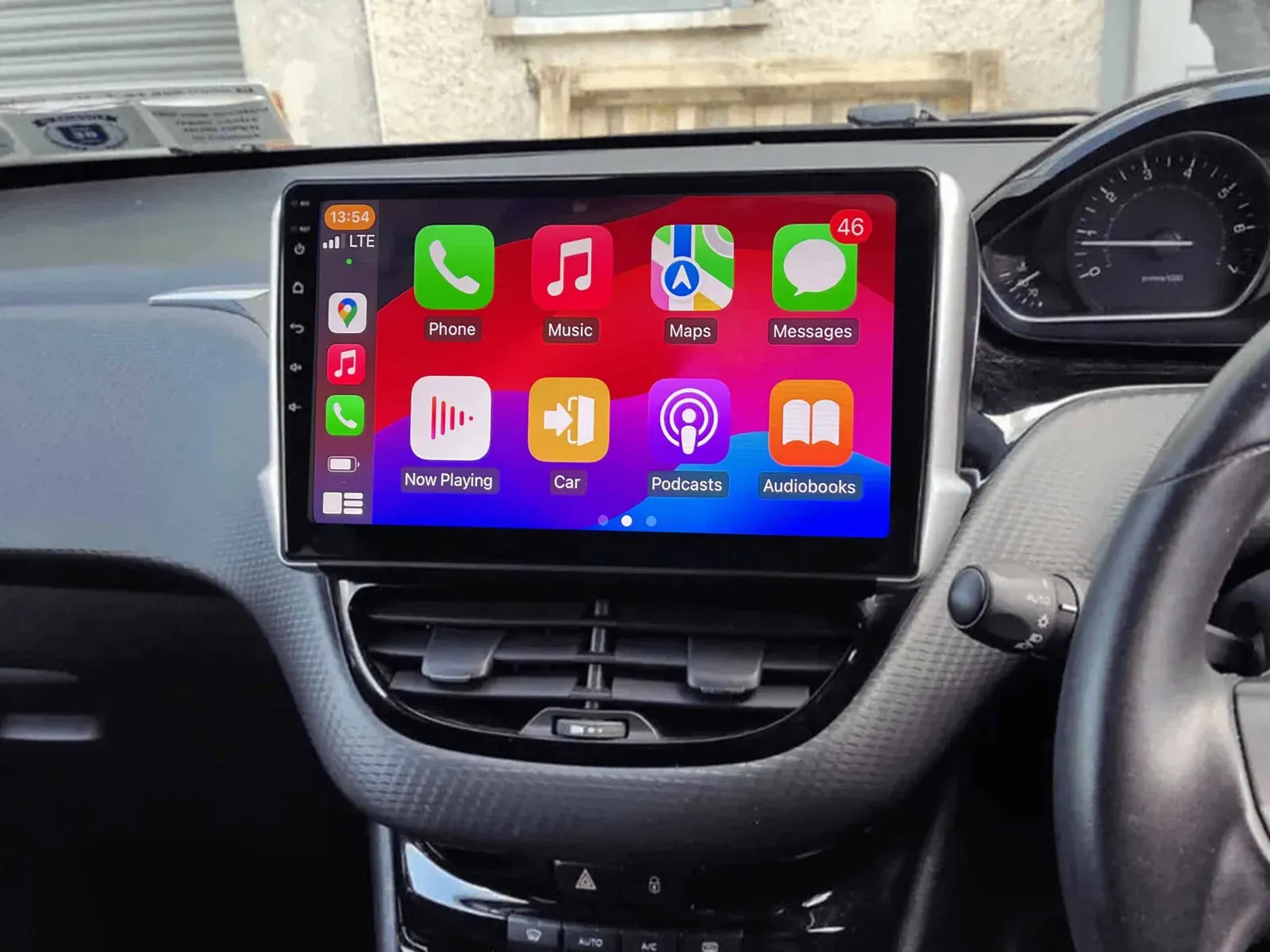 Peugeot 208 Apple CarPlay & Android Auto Radio