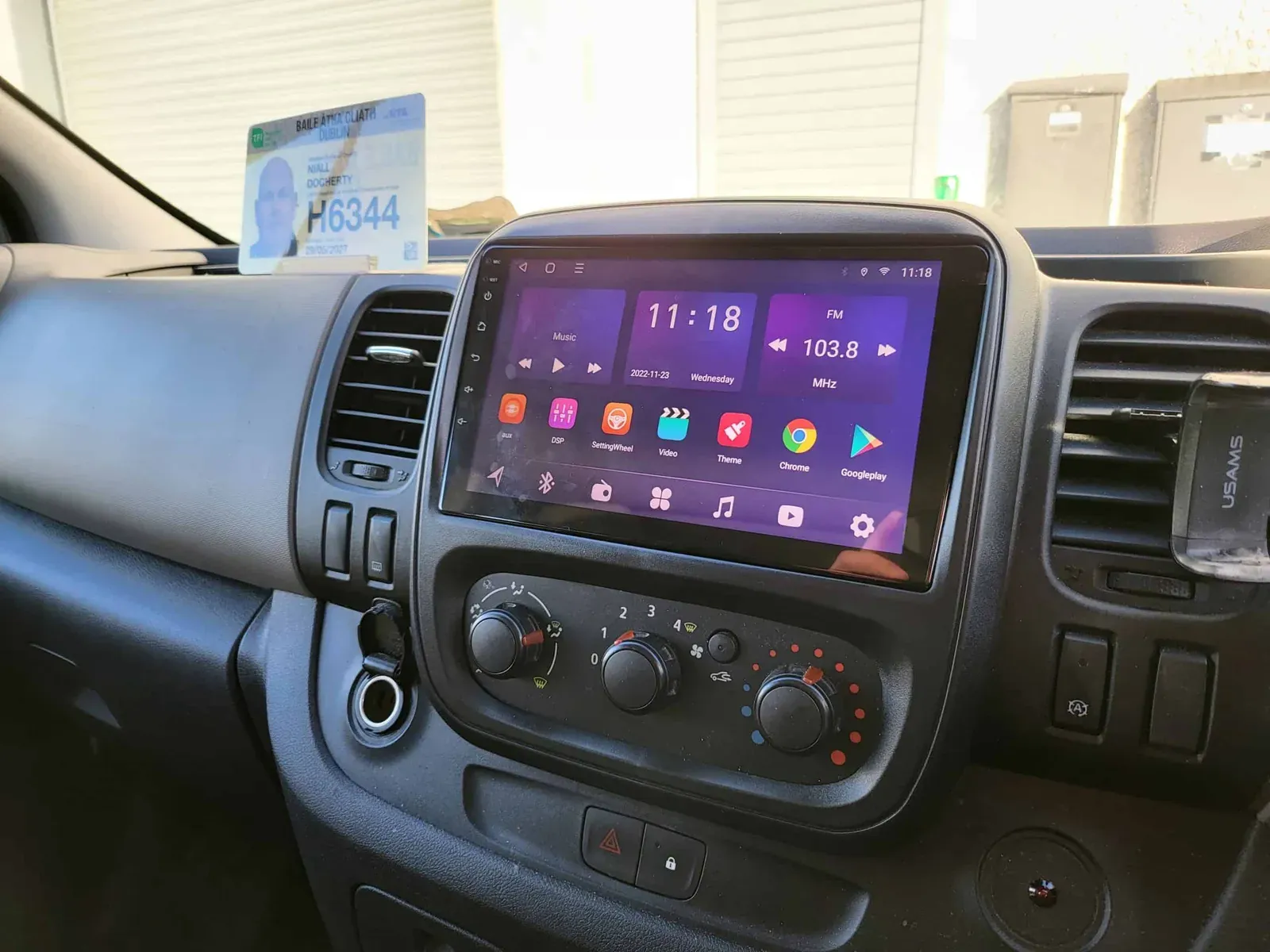 Renault Trafic Apple CarPlay & Android Auto Radio
