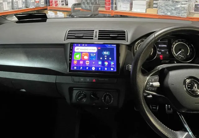 Skoda Fabia Apple CarPlay & Android Auto Radio