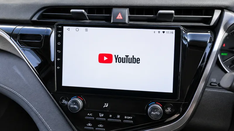 Apple CarPlay & Android Auto — Toyota Camry — photo 4