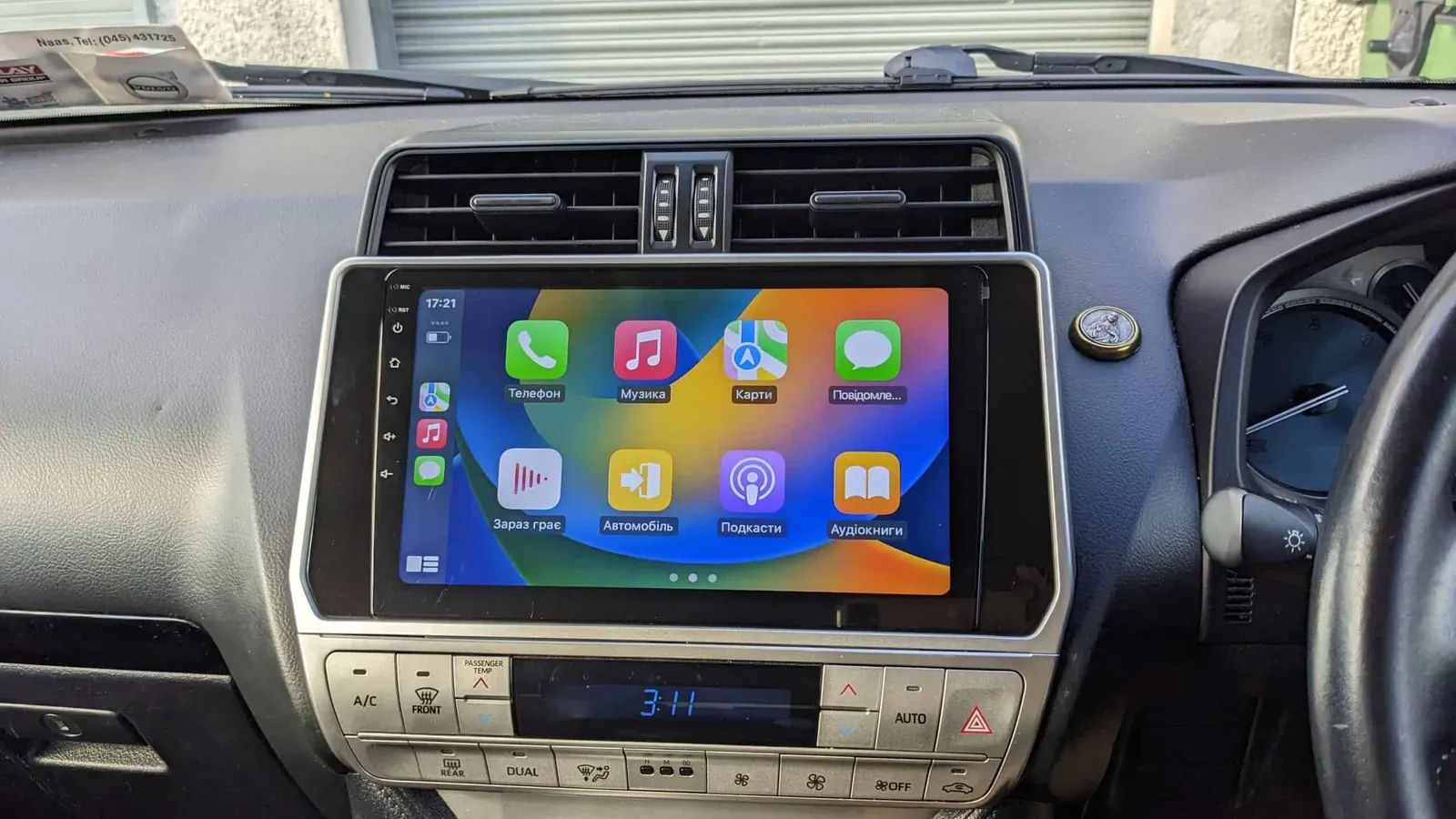 Toyota Land Cruiser Apple CarPlay & Android Auto Radio