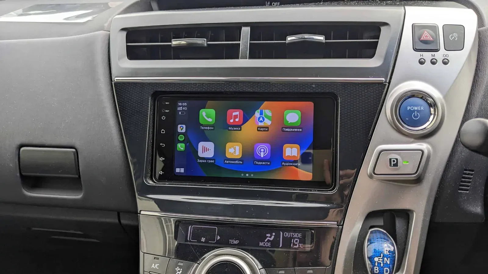 Toyota Prius Alpha Apple CarPlay & Android Auto Radio