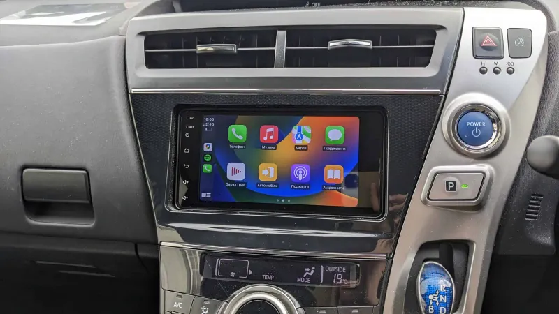 Toyota Prius Alpha Apple CarPlay & Android Auto Radio