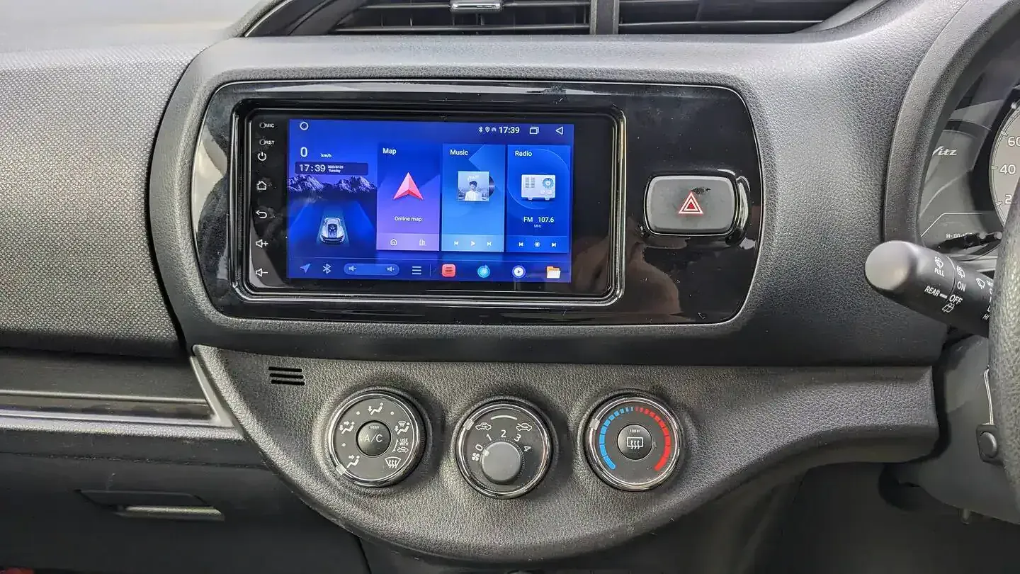Toyota Vitz Apple CarPlay & Android Auto Radio