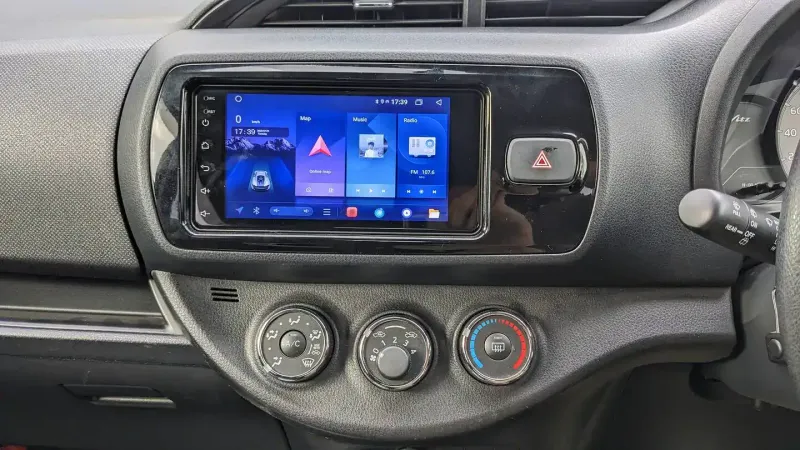Toyota Vitz Apple CarPlay & Android Auto Radio
