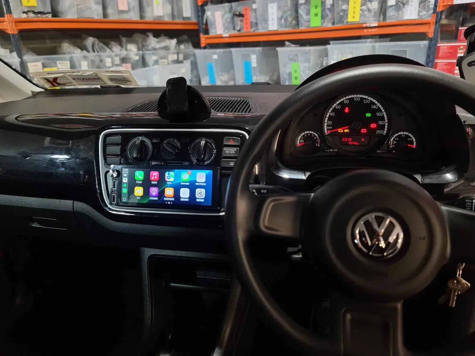 Volkswagen up! Apple CarPlay & Android Auto Radio