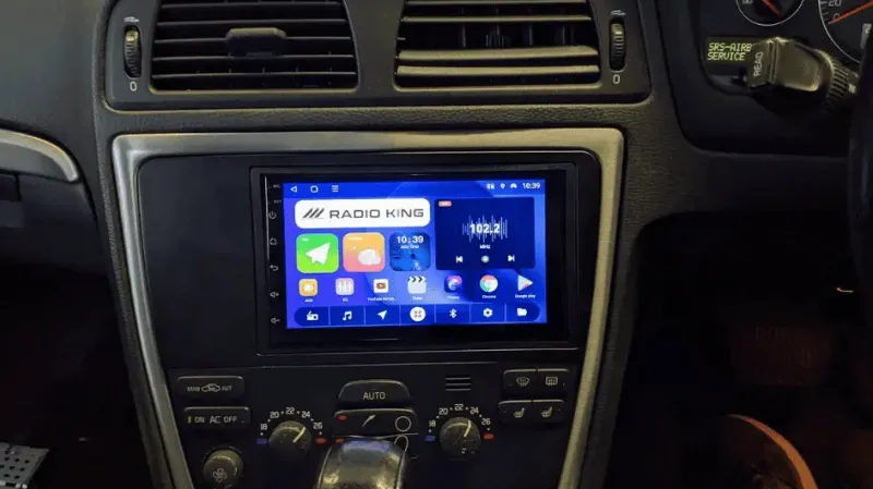 Volvo V70 Apple CarPlay & Android Auto Radio