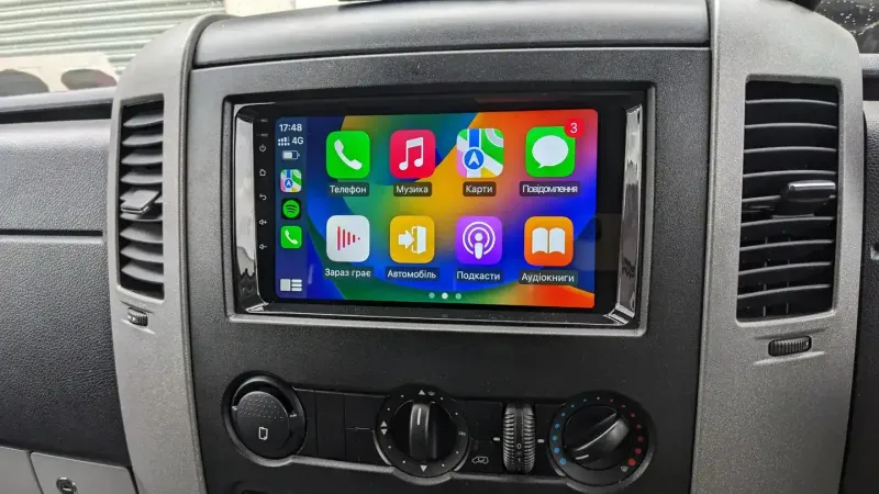 VW Transporter — Apple CarPlay & Android Auto