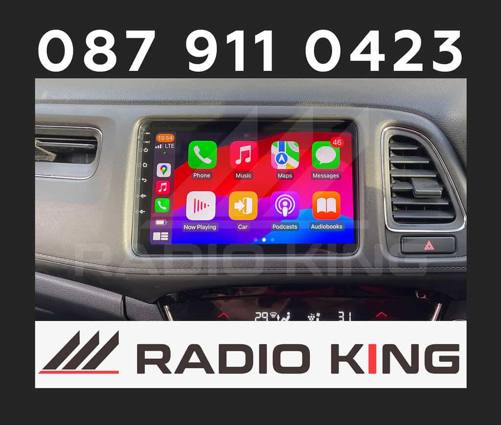 PREMIUM CARPLAY HONDA VEZEL ANDROID STEREO 1 Android car radio with Apple CarPlay system in vehicle dashboard.