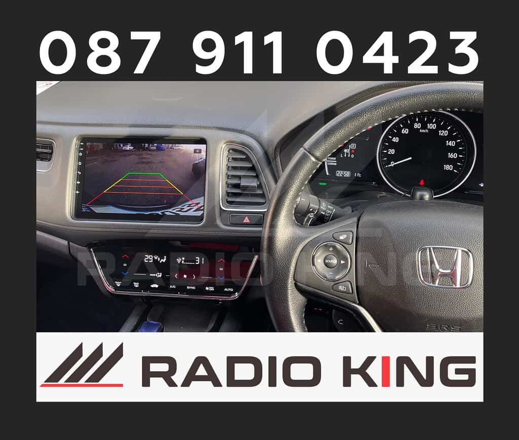 PREMIUM CARPLAY HONDA VEZEL ANDROID STEREO 9 Reverse camera display on Honda dashboard with Android Car Radio system and CarPlay integration.