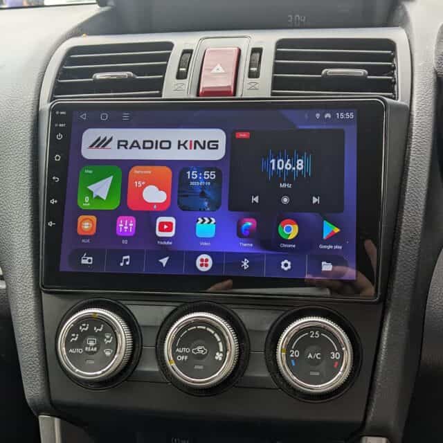 Radio King Ireland Android car radio with CarPlay system fitted in a vehicle's dashboard.